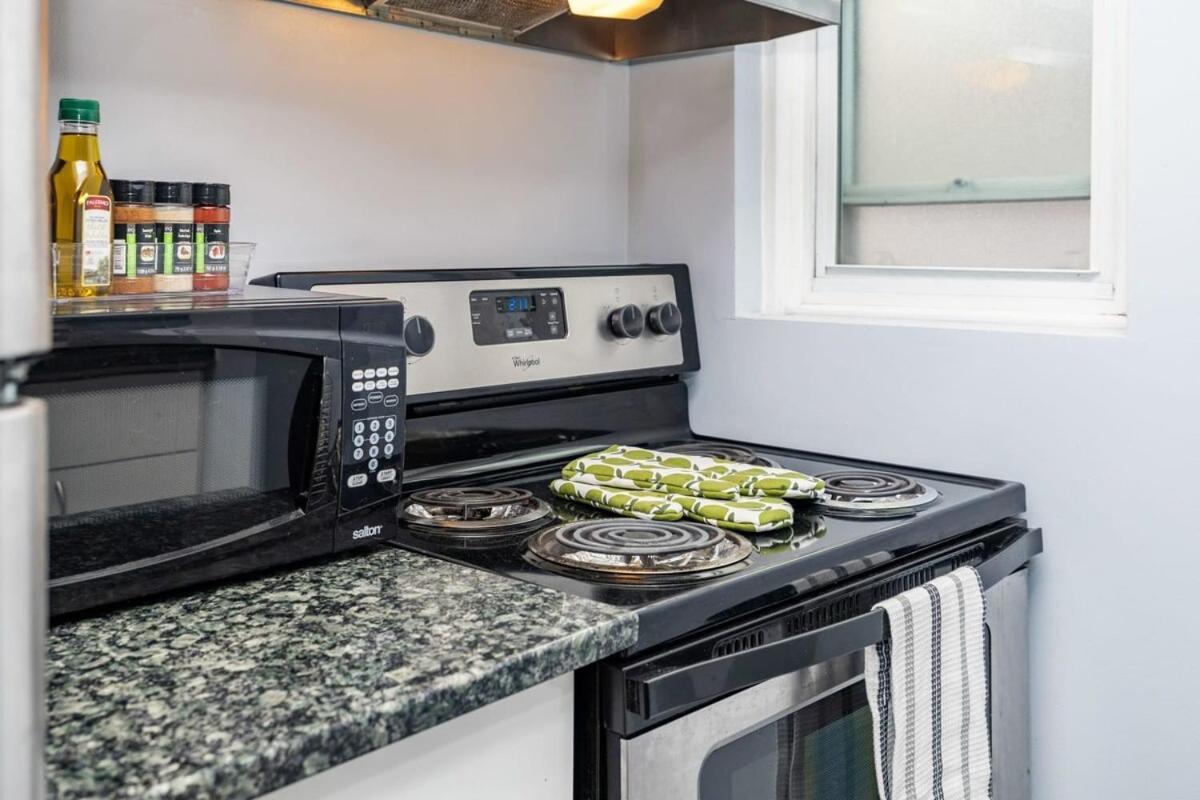 Pet-Friendly Home - Near Chinatown & Little Italy Оттава Екстер'єр фото